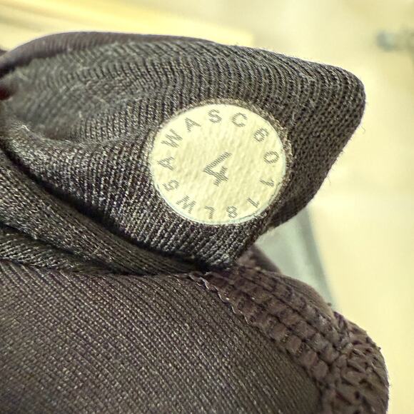 LULULEMON | Black Wunder Train 28" Inseam Everlux Leggings | Size 4 - Picture 5 of 5